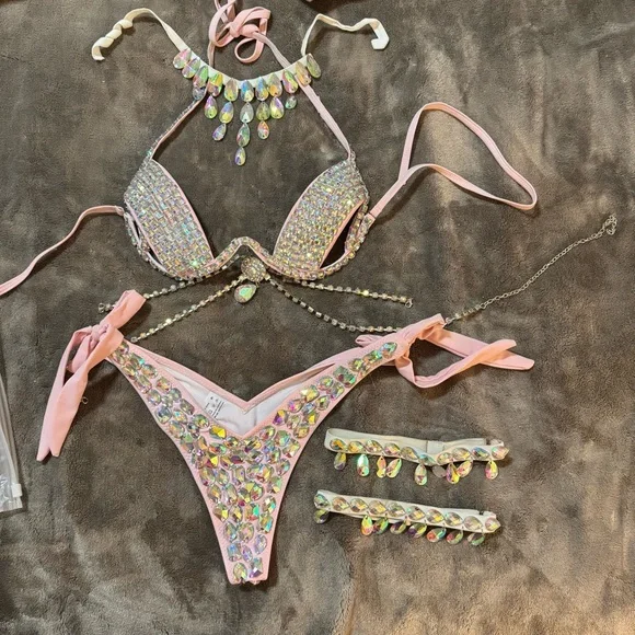 Lumi Shop pink rhinestone set - Picture 1 of 5